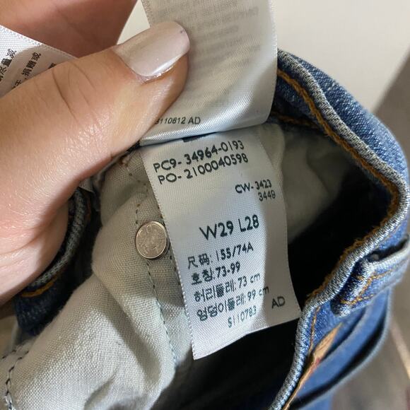 Levi's Wedgie Straight Leg Denim Jeans Medium Wash Raw Hem High Rise Sz 29 - Picture 12 of 13